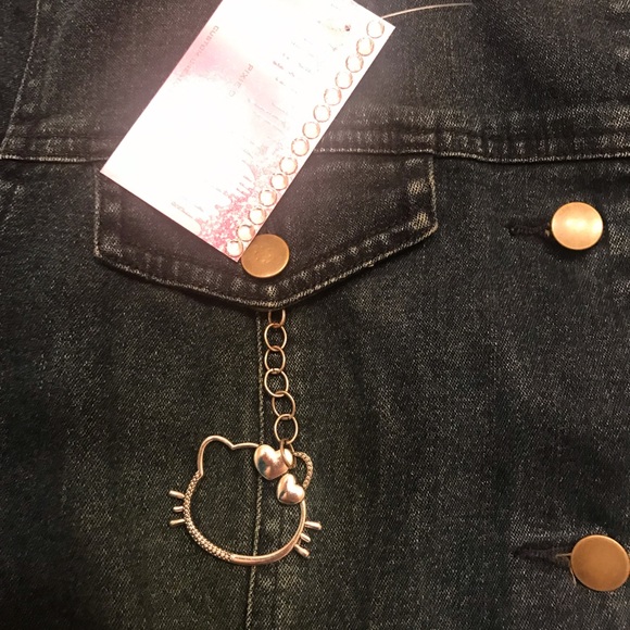 Adorable vintage y2k custom hello kitty jean jacket 🍒❤️ - Picture 11 of 13